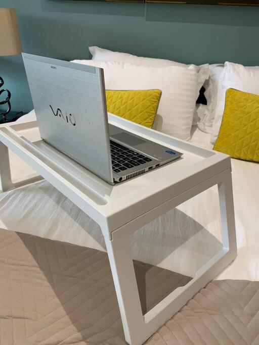 Perfectly Located City Centre Studio Apartment - West One With Free Wifi, Gym Access, Netflix Sheffield Bagian luar foto