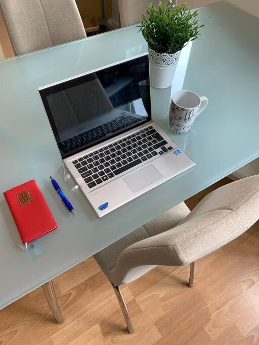 Perfectly Located City Centre Studio Apartment - West One With Free Wifi, Gym Access, Netflix Sheffield Bagian luar foto