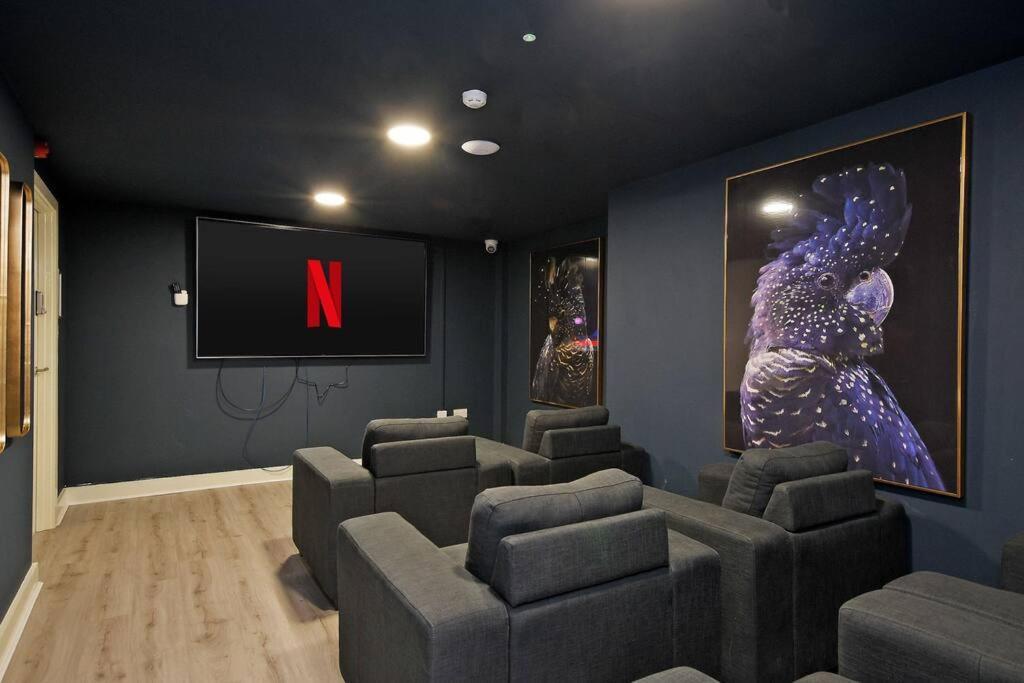 Perfectly Located City Centre Studio Apartment - West One With Free Wifi, Gym Access, Netflix Sheffield Bagian luar foto