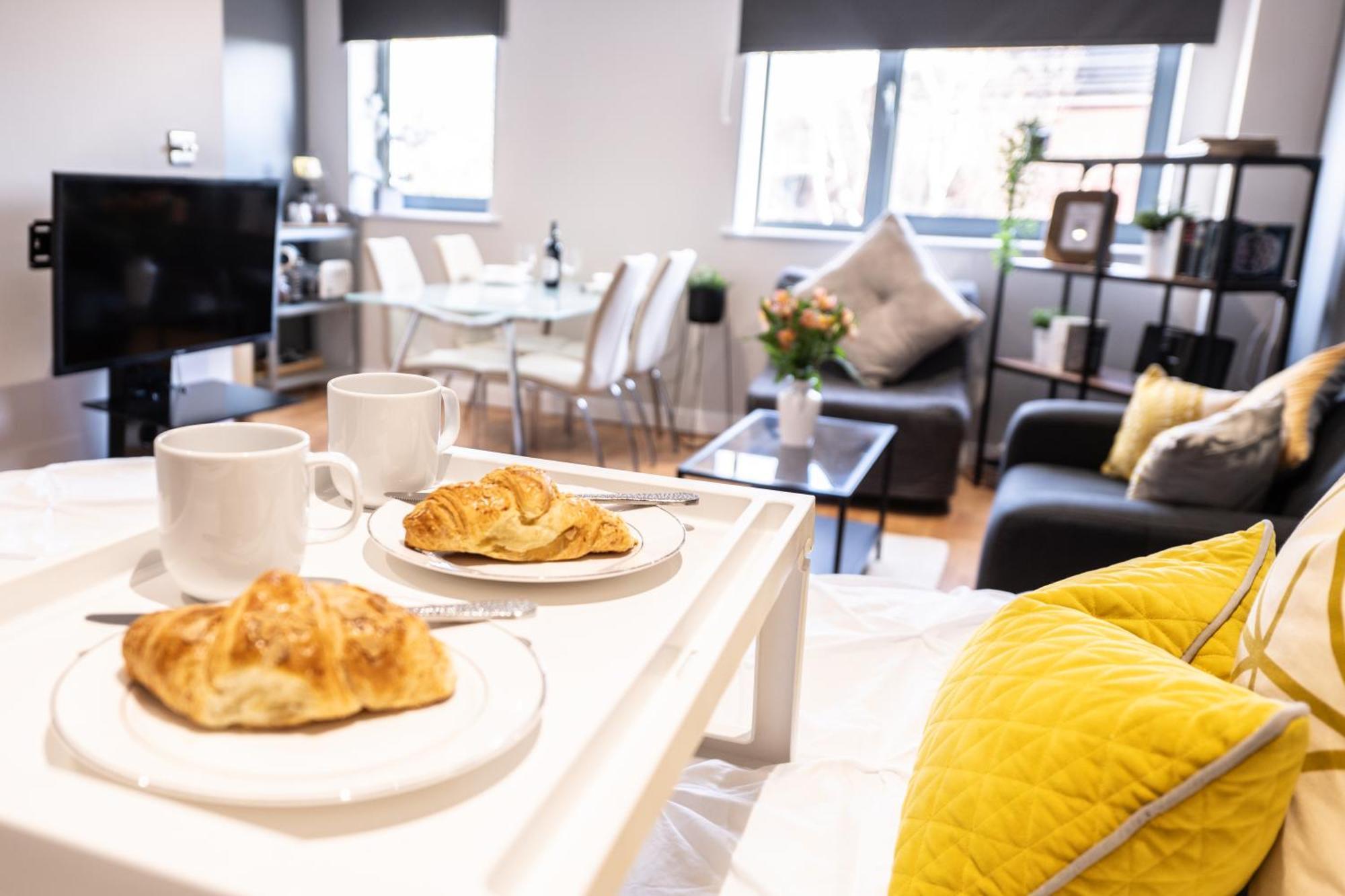 Perfectly Located City Centre Studio Apartment - West One With Free Wifi, Gym Access, Netflix Sheffield Bagian luar foto