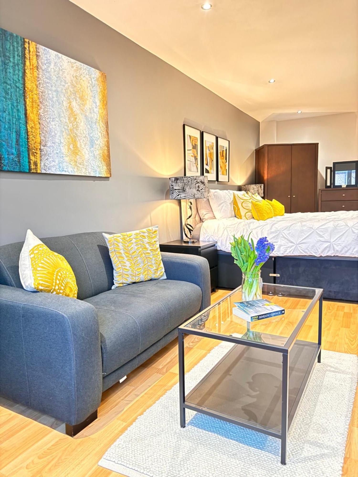 Perfectly Located City Centre Studio Apartment - West One With Free Wifi, Gym Access, Netflix Sheffield Bagian luar foto