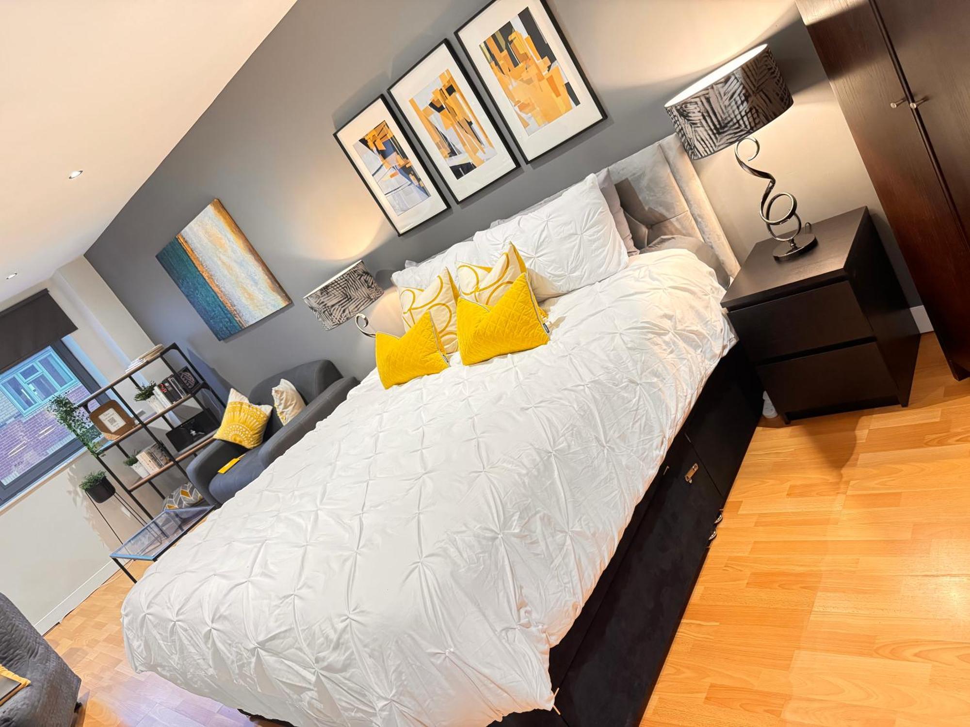 Perfectly Located City Centre Studio Apartment - West One With Free Wifi, Gym Access, Netflix Sheffield Bagian luar foto